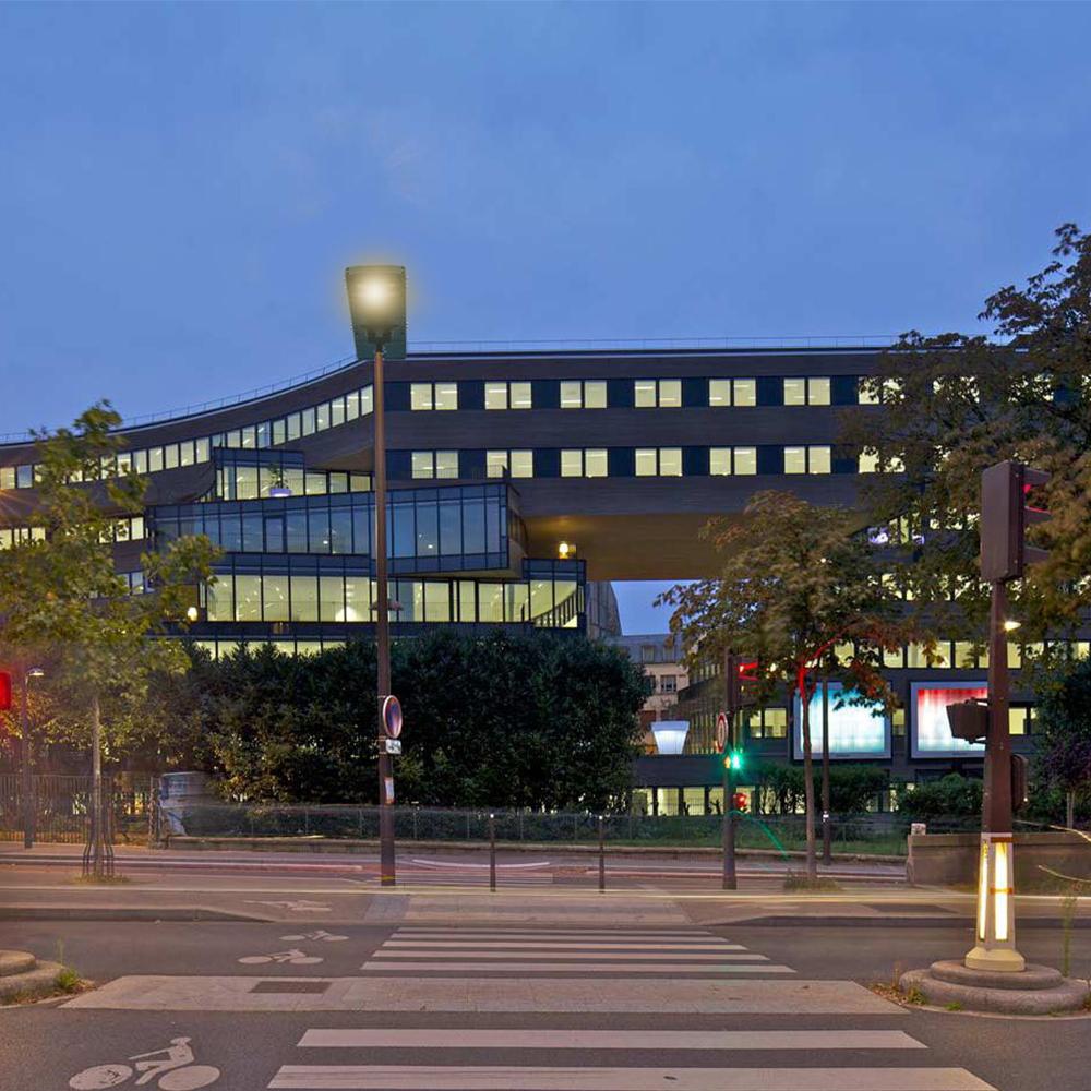 Solar LED Street/Pathway Light 5700K/4000K 18000 Lumens IP65 3 Year Warranty - Solar Panel 82W - LED 120W - With Remote Control