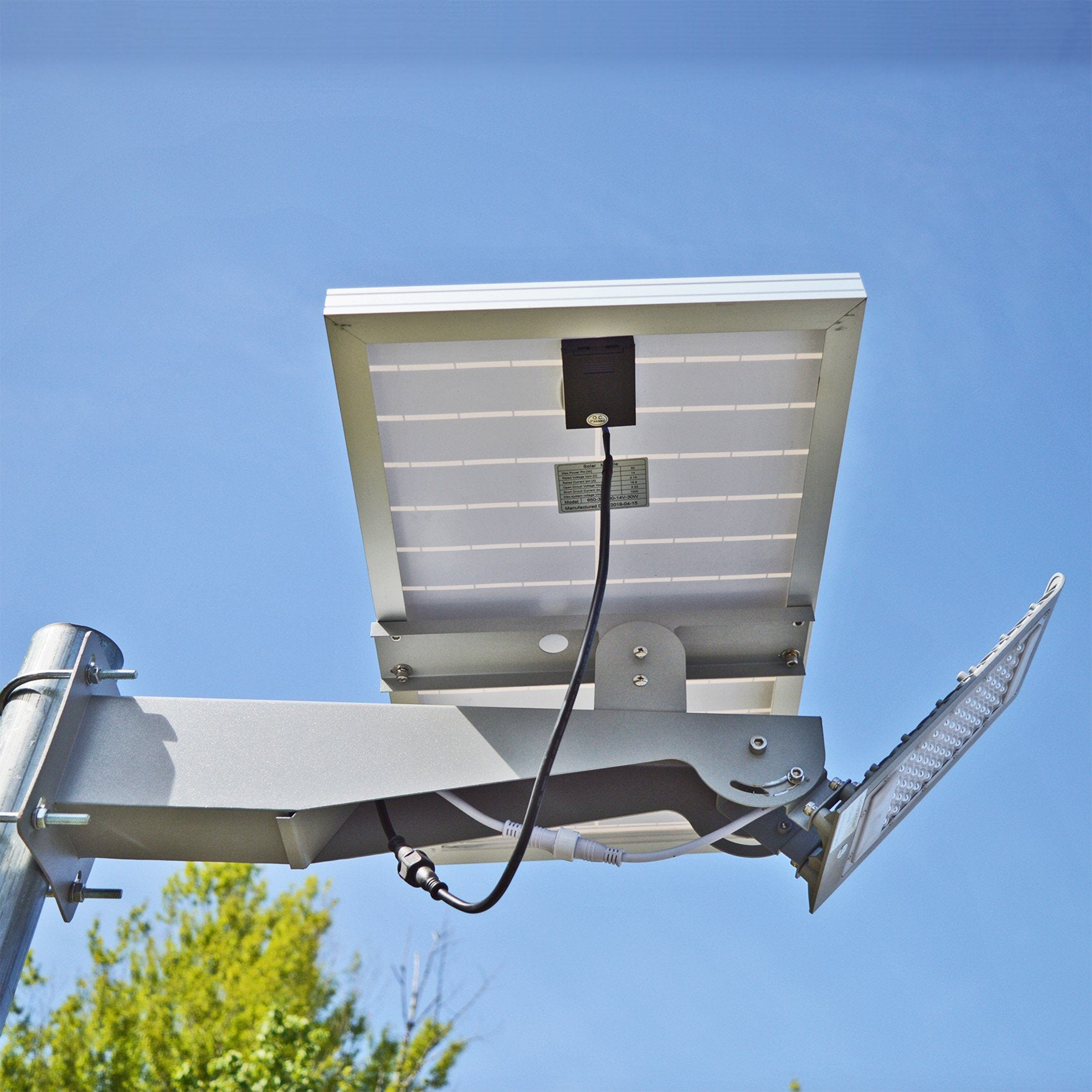 Solar LED Street/Pathway Light 4000 Lumens IP65 - Solar Panel 30W